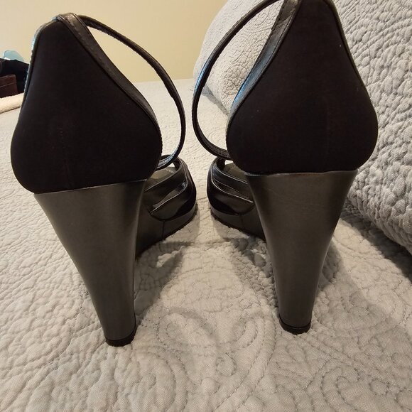 Donald J Pliner Wedge Heel, size 8, very good condition - Picture 3 of 6